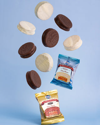 Mardel Alfajor Blanco, Argentine-style biscuit filled with dulce de leche and coated in white chocolate