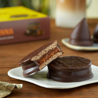 Official Havanna chocolate alfajores box filled with dulce de leche from Casa Argentina UK distributor